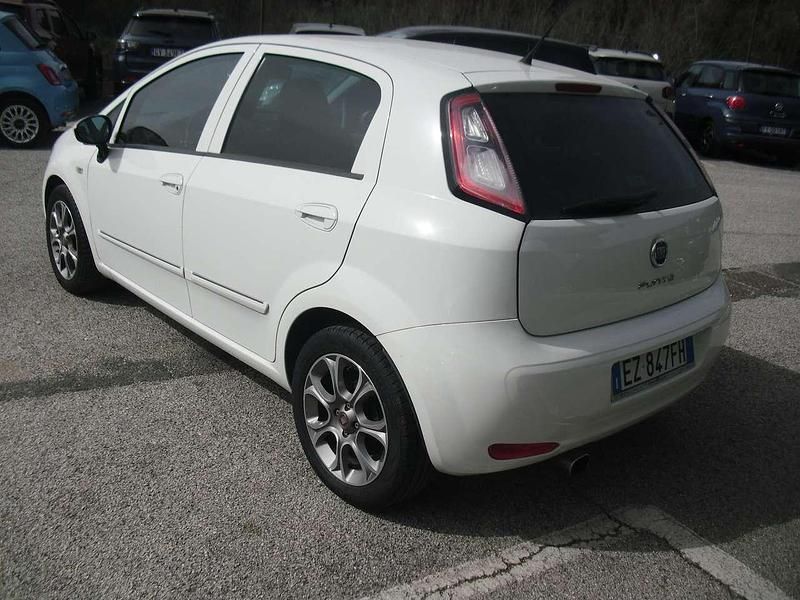 Usata Fiat Punto Lounge 84 CV (61 kW) 2015 Bianco Utilitaria