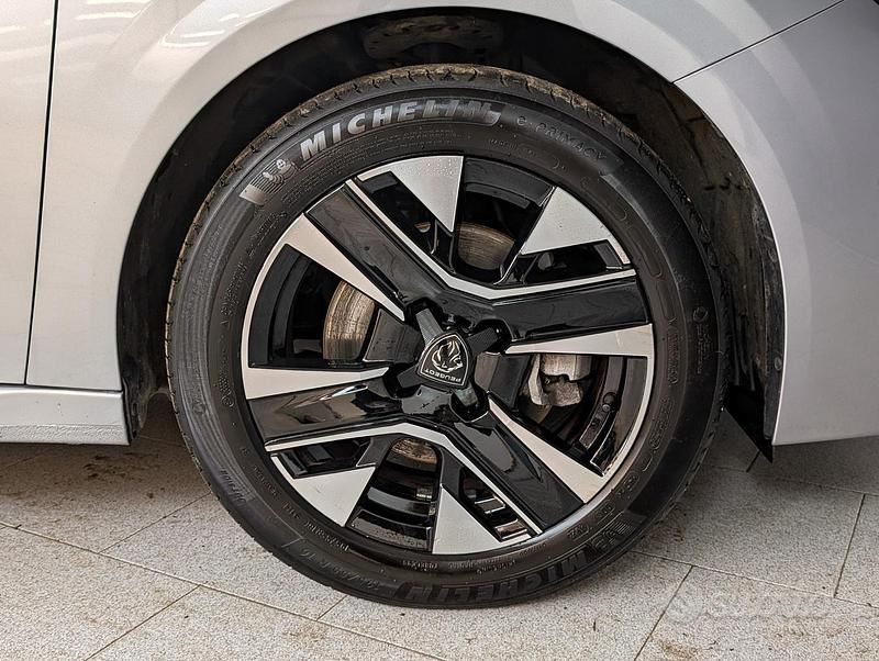 Usata Peugeot 208 Allure 101 CV (74 kW) 2025 Grigio Utilitaria