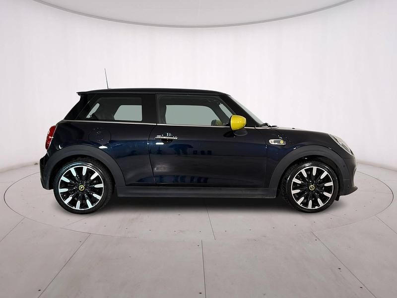 Usata Mini Cooper SE 135 kW (184 CV) 2021 Enigmatic black mini yours Utilitaria