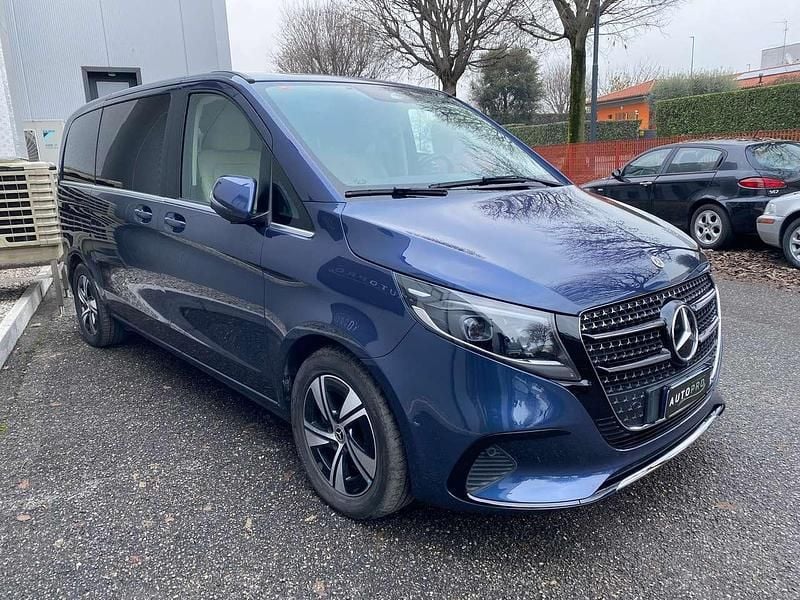 Usata Mercedes V250 Avantgarde 190 CV (139 kW) 2024 Blu/azzurro Monovolume
