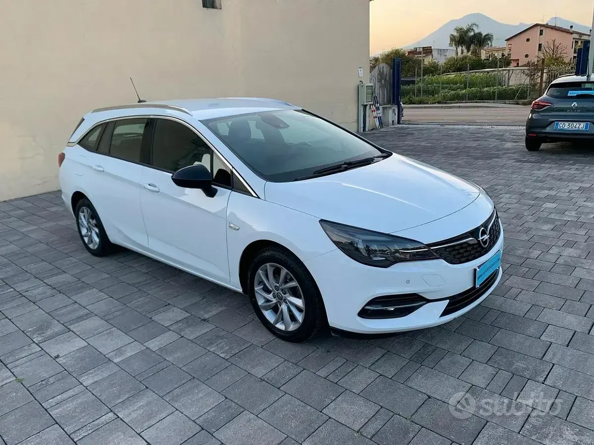 Usata Opel Astra S 105 CV (77 kW) 2022 Bianco Utilitaria
