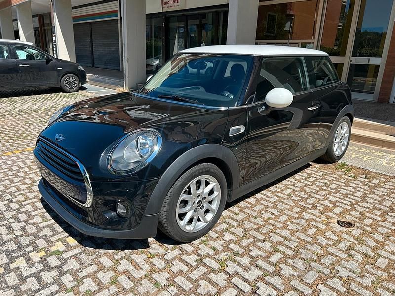 Begagnad Mini Cooper 136 HK (100 kW) 2016 Svart Halvkombi