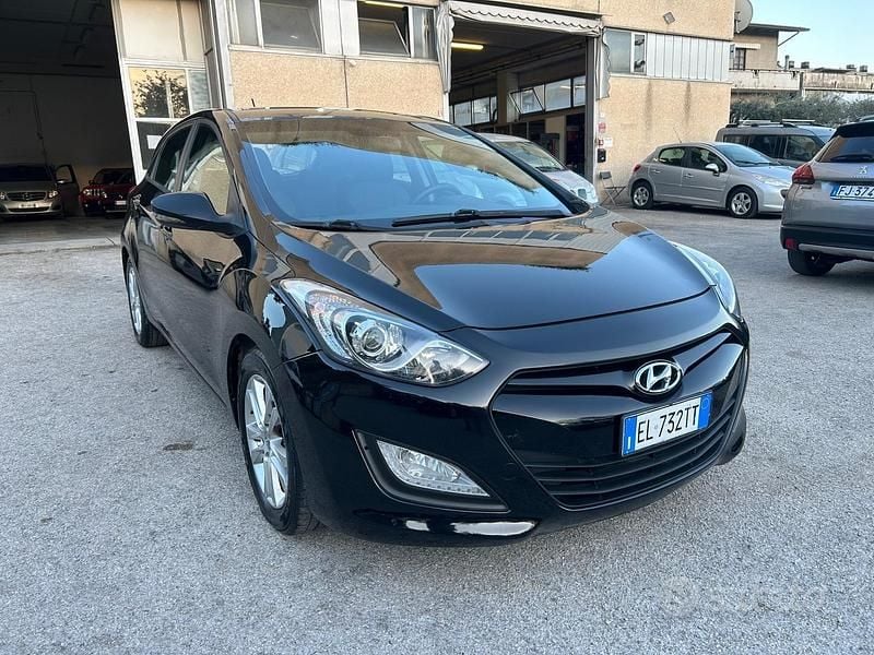 Occasion Hyundai i30 110 PK (80 kW) 2012 Zwart Sedan
