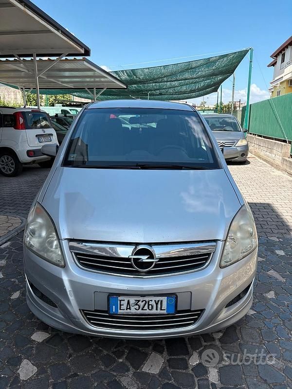 Grigio Usata 2008 Opel Zafira Cosmo Monovolume | 3000 € (Buon prezzo) - Immagine 1/4