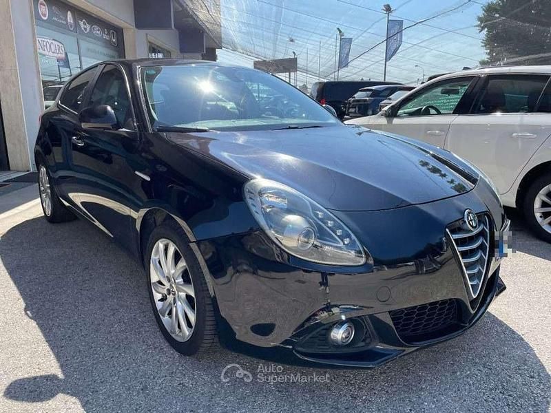 Nero metallizzato Usata 2015 Alfa Romeo Giulietta Distinctive Due volumi | 6990 € (Buon prezzo) - Immagine 1/4