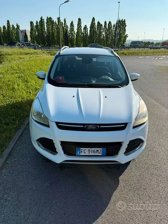 Usata Ford Kuga 120 CV (88 kW) 2016 Bianco SUV