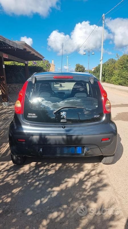 Usata Peugeot 107 68 CV (50 kW) 2011 Grigio Utilitaria