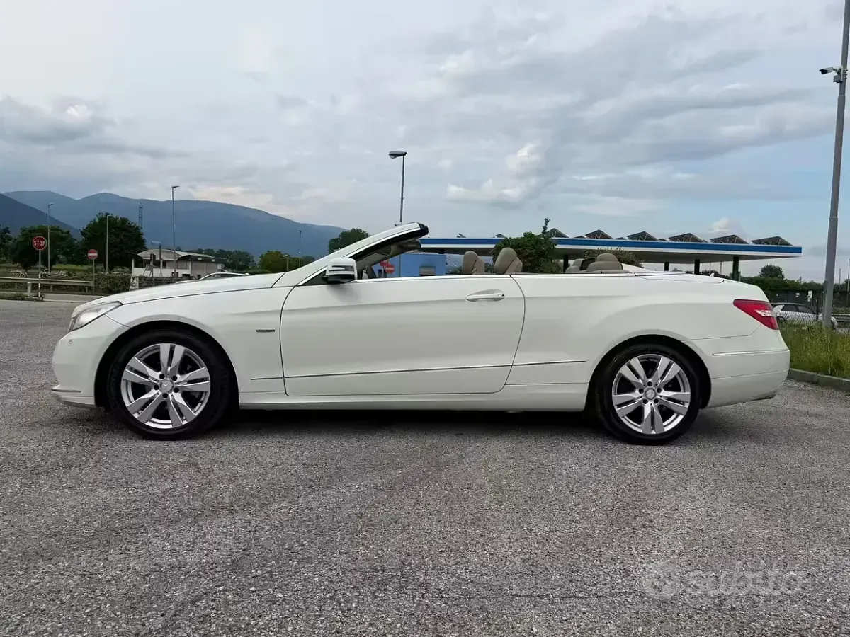 Usata Mercedes E220 170 CV (125 kW) 2012 Bianco Cabrio