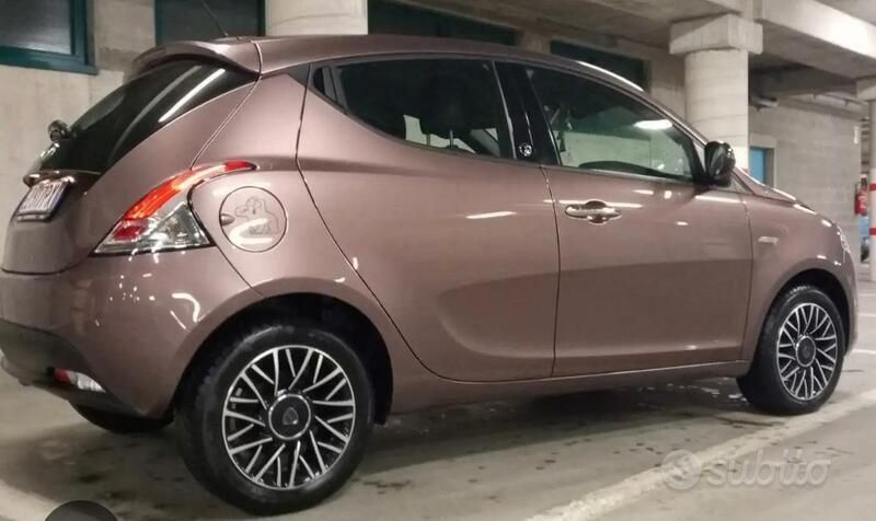 Usata 2015 Lancia Ypsilon Due volumi | 8500 € (Cara) - Immagine 1/2