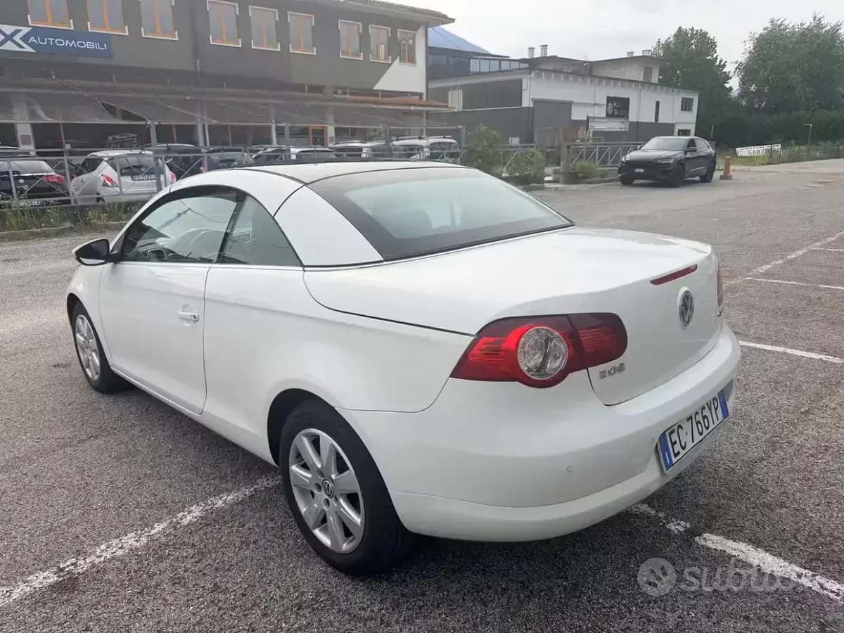 Usata VW Eos 140 CV (102 kW) 2010 Bianco Cabrio