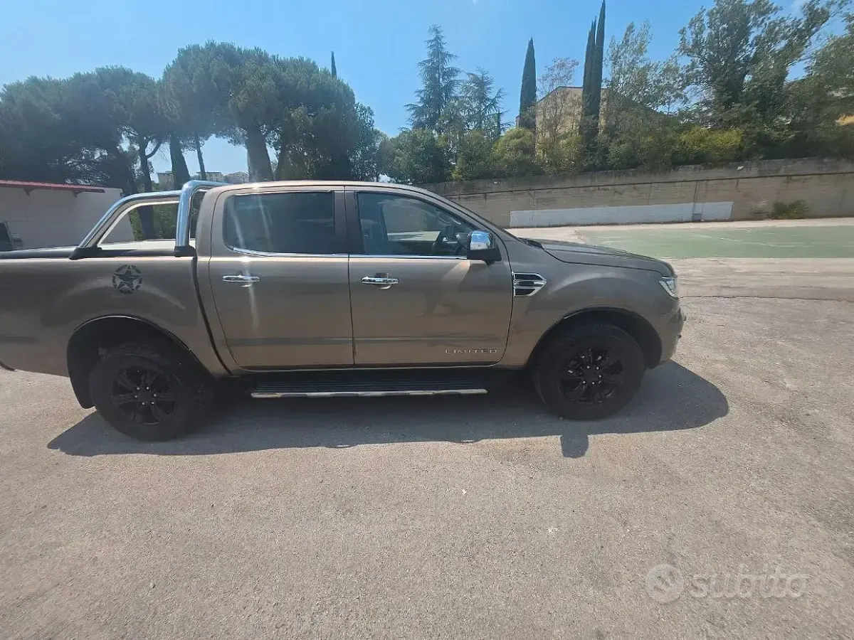 Usata Ford Ranger Limited 170 CV (125 kW) 2021 Grigio Pick-up