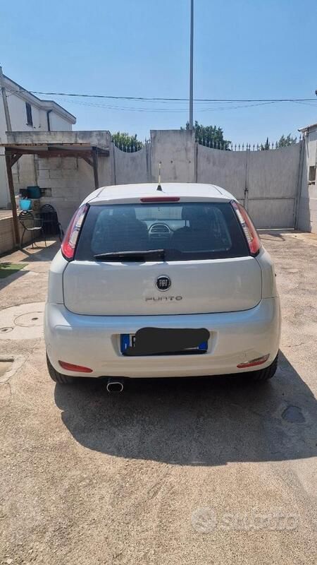 Usata Fiat Punto 75 CV (55 kW) 2015 Bianco Utilitaria