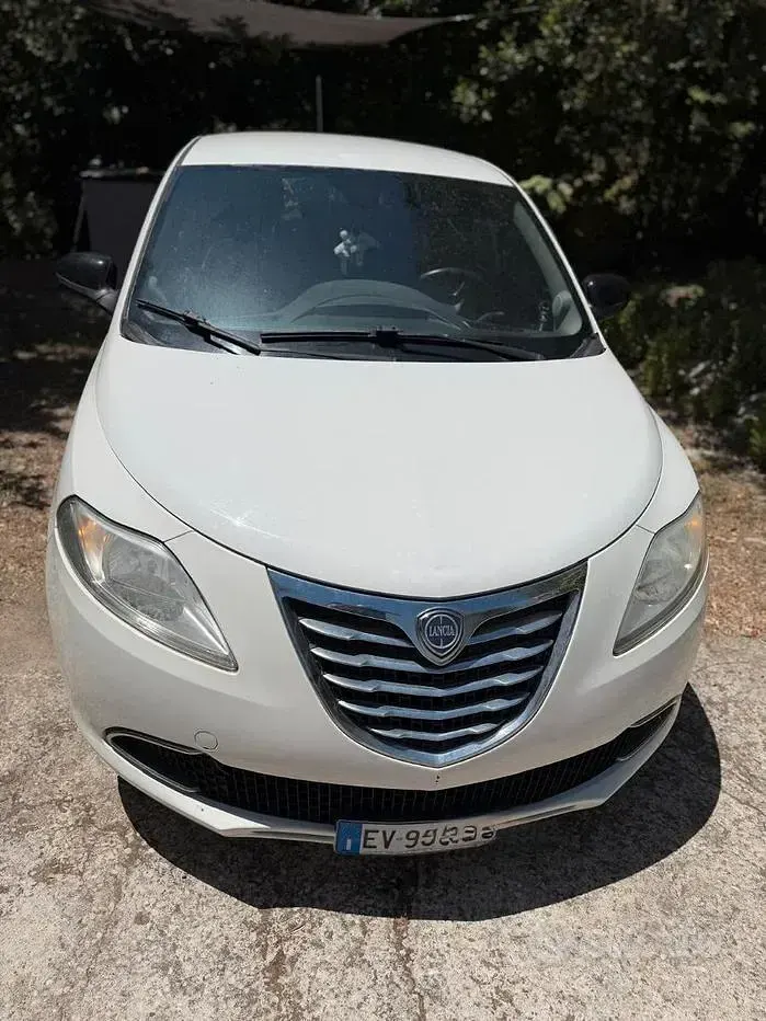 Usata Lancia Ypsilon 69 CV (50 kW) 2014 Bianco Utilitaria