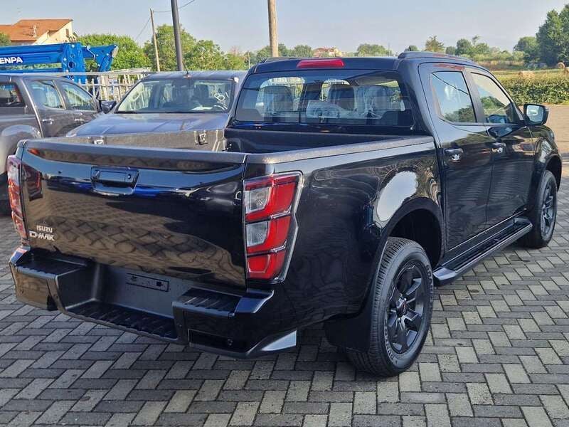 Nuova Isuzu D-Max 163 CV (119 kW) 2025 Nero Pick-up