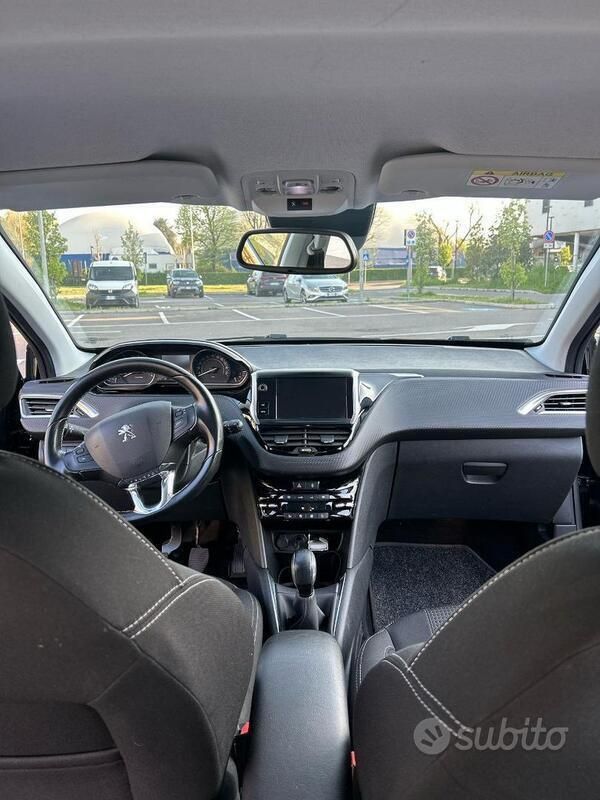 Usata Peugeot 208 102 CV (75 kW) 2019 Nero Utilitaria