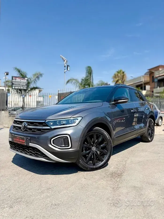 Usata VW T-Roc R-line 150 CV (110 kW) 2023 Grigio SUV