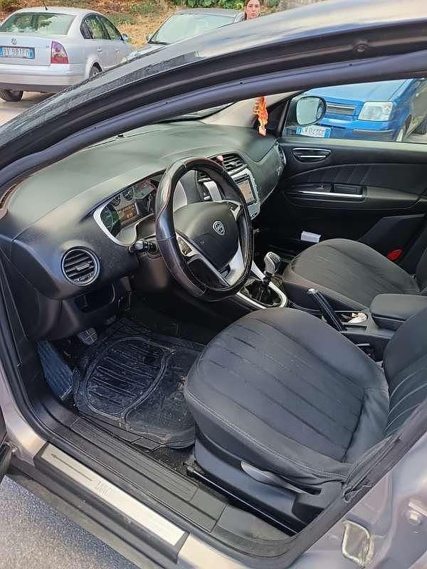 Begagnad Lancia Delta 120 HK (88 kW) 2009 Halvkombi