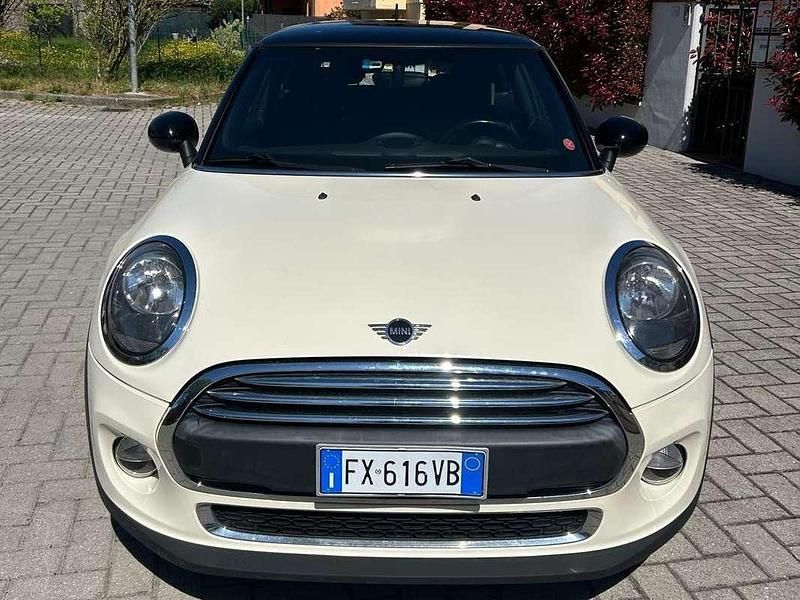 Begagnad Mini One D 95 HK (69 kW) 2019 Vit Halvkombi