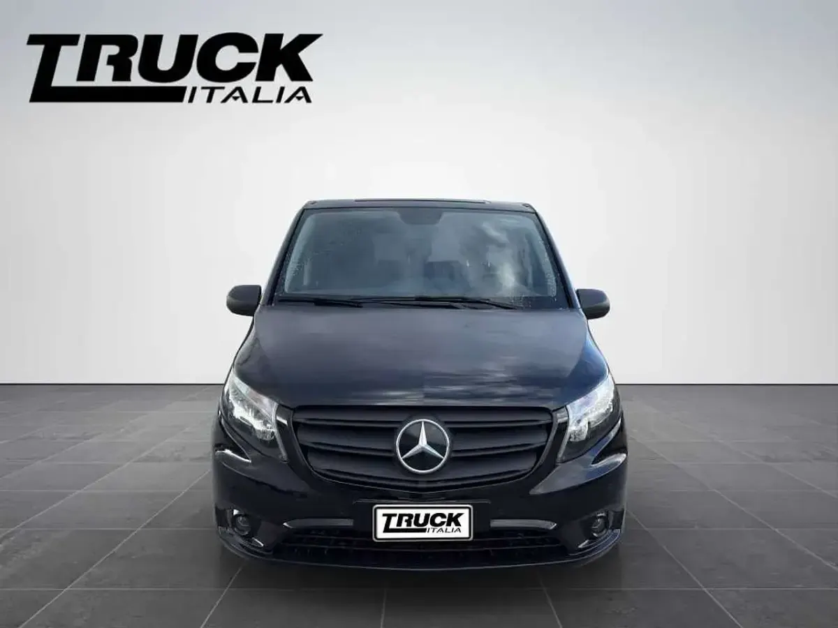 Usata Mercedes Vito 136 CV (100 kW) 2022 Nero metallizzato Furgone