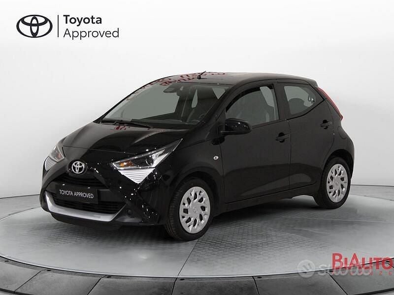 Usata Toyota Aygo X-play 72 CV (52 kW) 2020 Nero Utilitaria