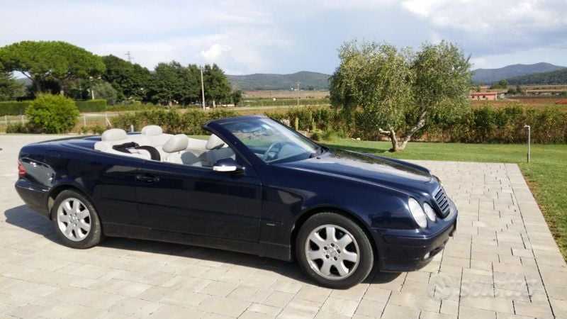 Usata Mercedes CLK200 163 CV (119 kW) 2002 Blu Cabrio