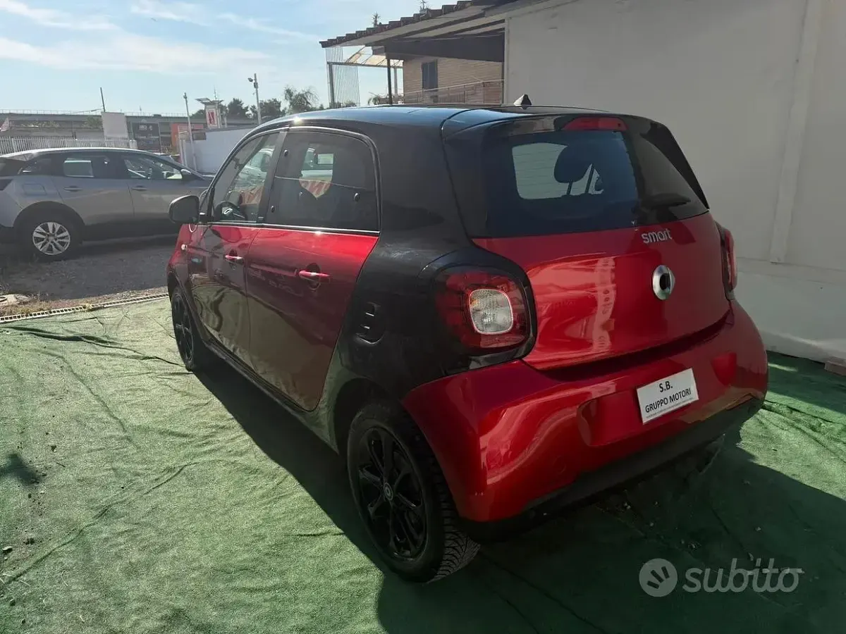 Usata Smart ForFour Superpassion 71 CV (52 kW) 2019 Rosso Utilitaria