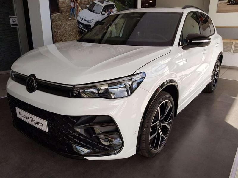 Bianco / pastello Nuova 2025 VW Tiguan R-line Plus SUV | 56.900 € - Immagine 1/4