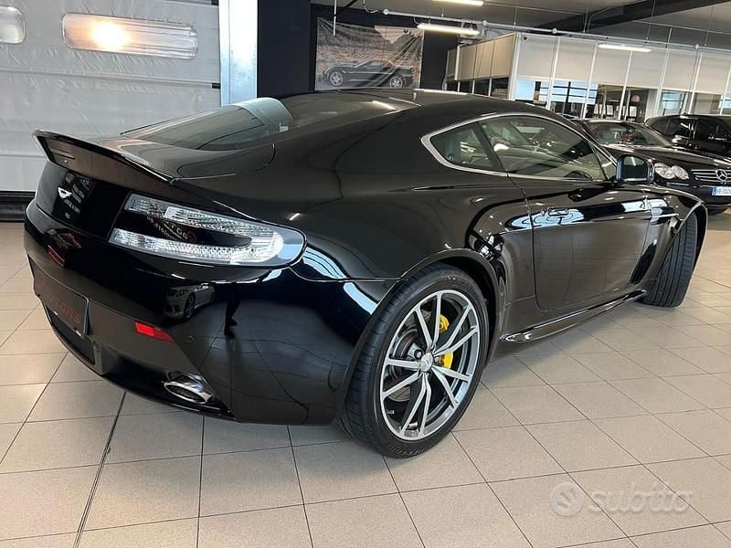 Usata Aston Martin V8 426 CV (313 kW) 2012 Nero Coupé