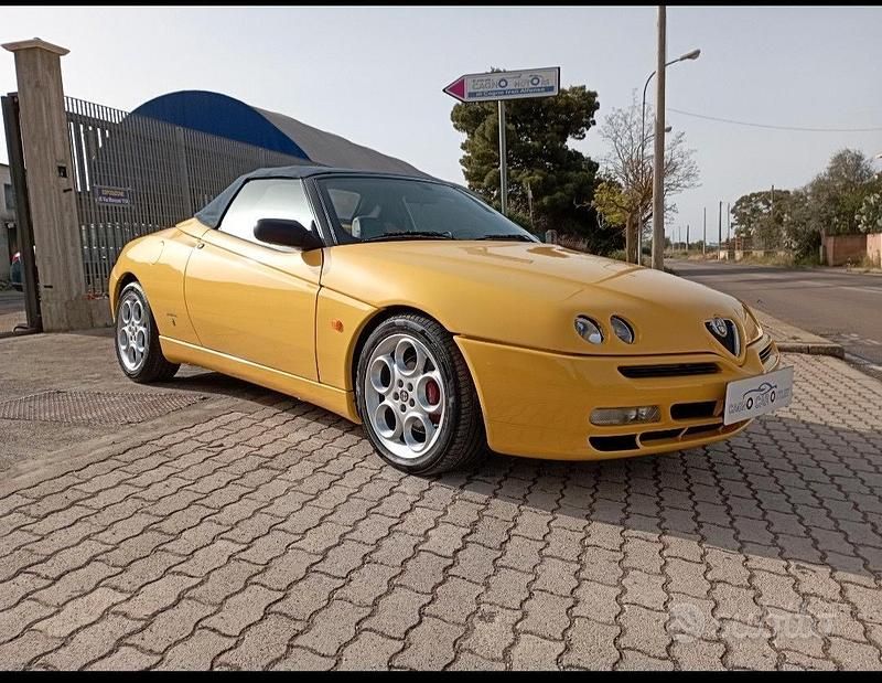 Usata Alfa Romeo GTV 218 CV (160 kW) 2001 Giallo Coupé