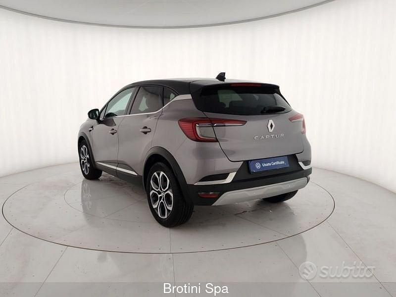 Usata Renault Captur Techno 100 CV (73 kW) 2023 Grigio metallizzato SUV