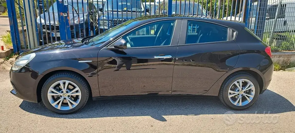 Usata Alfa Romeo Giulietta Distinctive 120 CV (88 kW) 2015 Nero Utilitaria