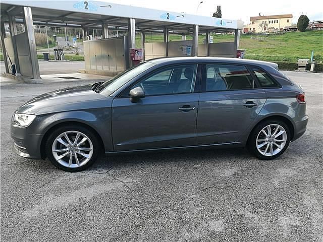 Usado Audi A3 Ambition 105 CV (77 kW) 2014 Gris Berlina