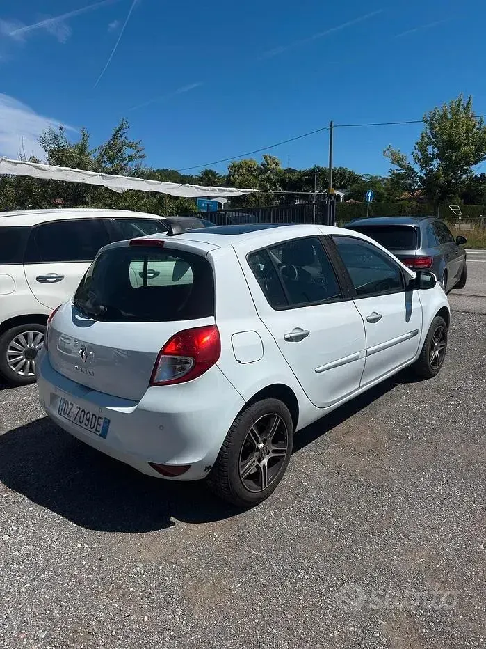 Usata Renault Clio II Luxe 85 CV (62 kW) 2009 Bianco Berlina