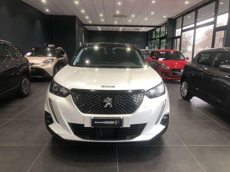 Usata Peugeot 2008 Allure 131 CV (96 kW) 2020 Bianco magnolia tetto nero SUV
