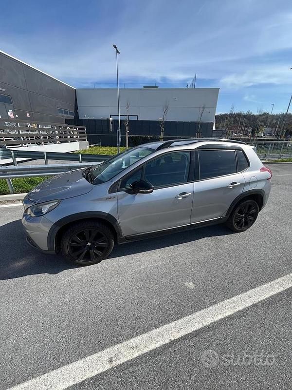 Usata Peugeot 2008 GT-line 100 CV (73 kW) 2017 Grigio SUV