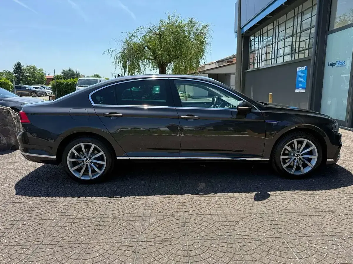 Usata VW Passat GTE 156 CV (114 kW) 2020 Grigio Berlina