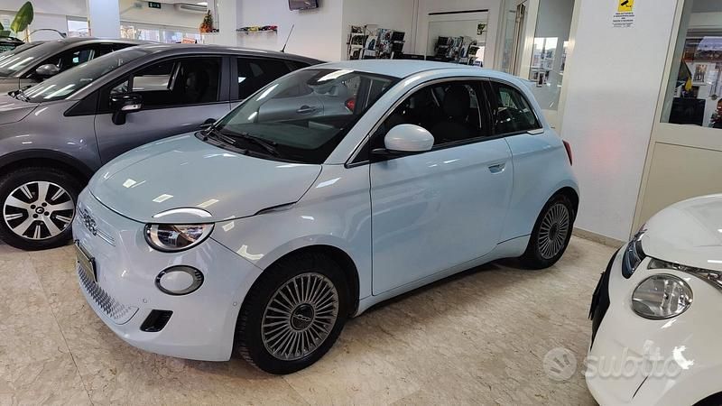 Usata Fiat 500e 86 kW (118 CV) 2020 Blu Berlina