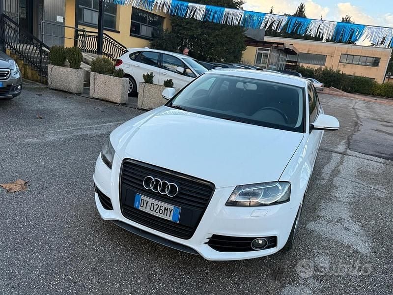 Bianco Usata 2009 Audi A3 Ambition Tre volumi | 4500 € (Ottimo prezzo) - Immagine 1/4