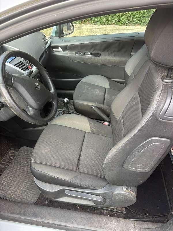 Usata Peugeot 207 68 CV (50 kW) 2010 Argento Berlina