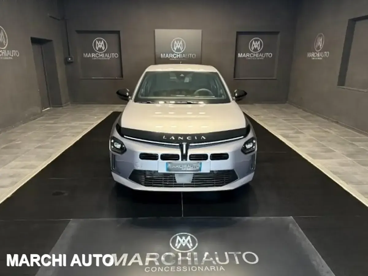 Usata Lancia Ypsilon 101 CV (74 kW) 2025 Grigio(met.) Utilitaria
