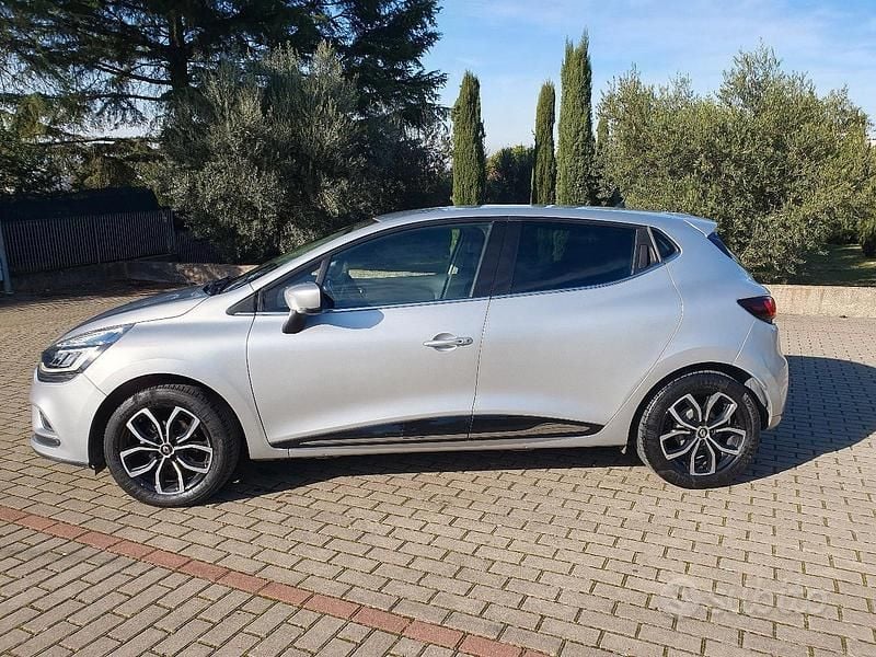 Usata Renault Clio V 90 CV (66 kW) 2023 Grigio Berlina