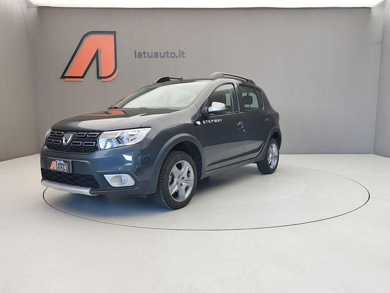 Grigio cometa Usata 2019 Dacia Sandero Stepway Due volumi | 10.190 € (Buon prezzo) - Immagine 1/4