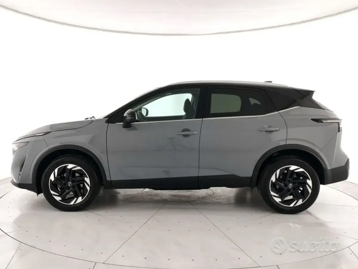 Usata Nissan Qashqai N-Connecta 158 CV (116 kW) 2025 Grigio crema / t. nero SUV