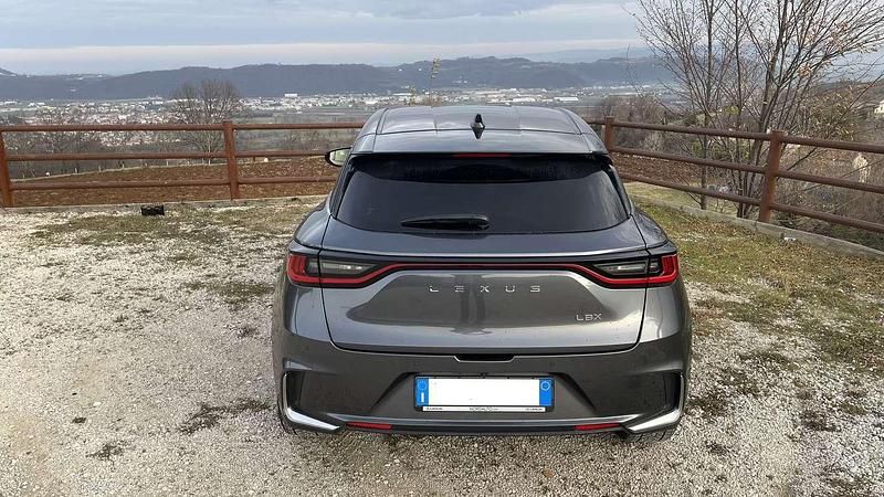 Usata Lexus LBX 91 CV (66 kW) 2024 Grigio SUV
