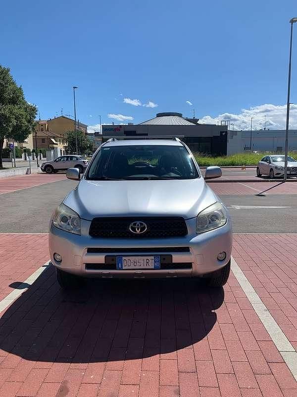 Usata 2006 Toyota RAV4 Sol SUV | 7000 € (Cara) - Immagine 1/4