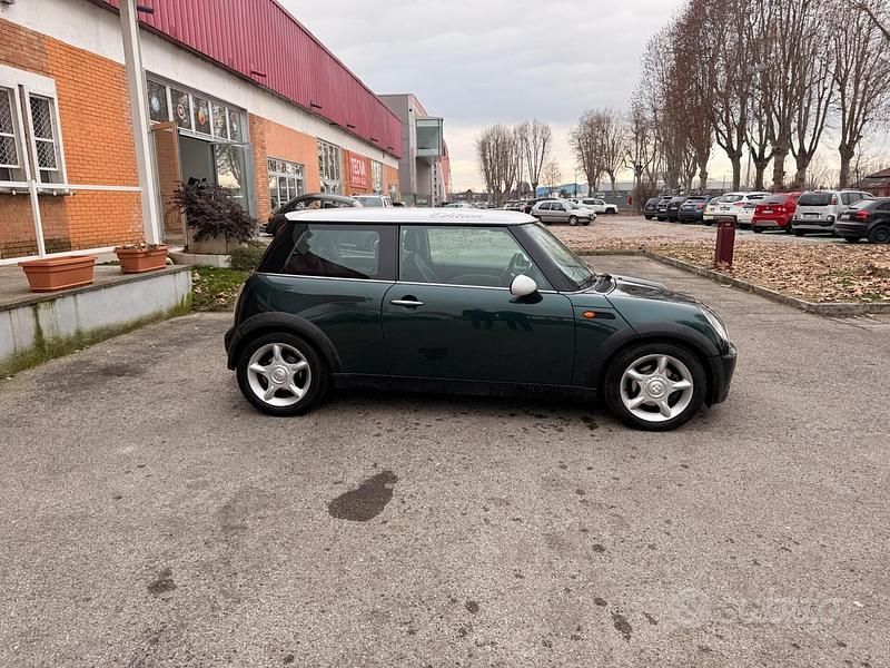 Begagnad Mini ONE 116 HK (85 kW) 2006 Grön Halvkombi