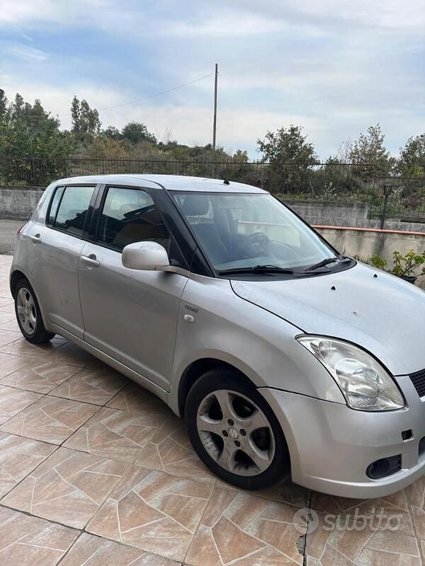 Usata 2007 Suzuki Swift Due volumi | 2800 € (Buon prezzo) - Immagine 1/4