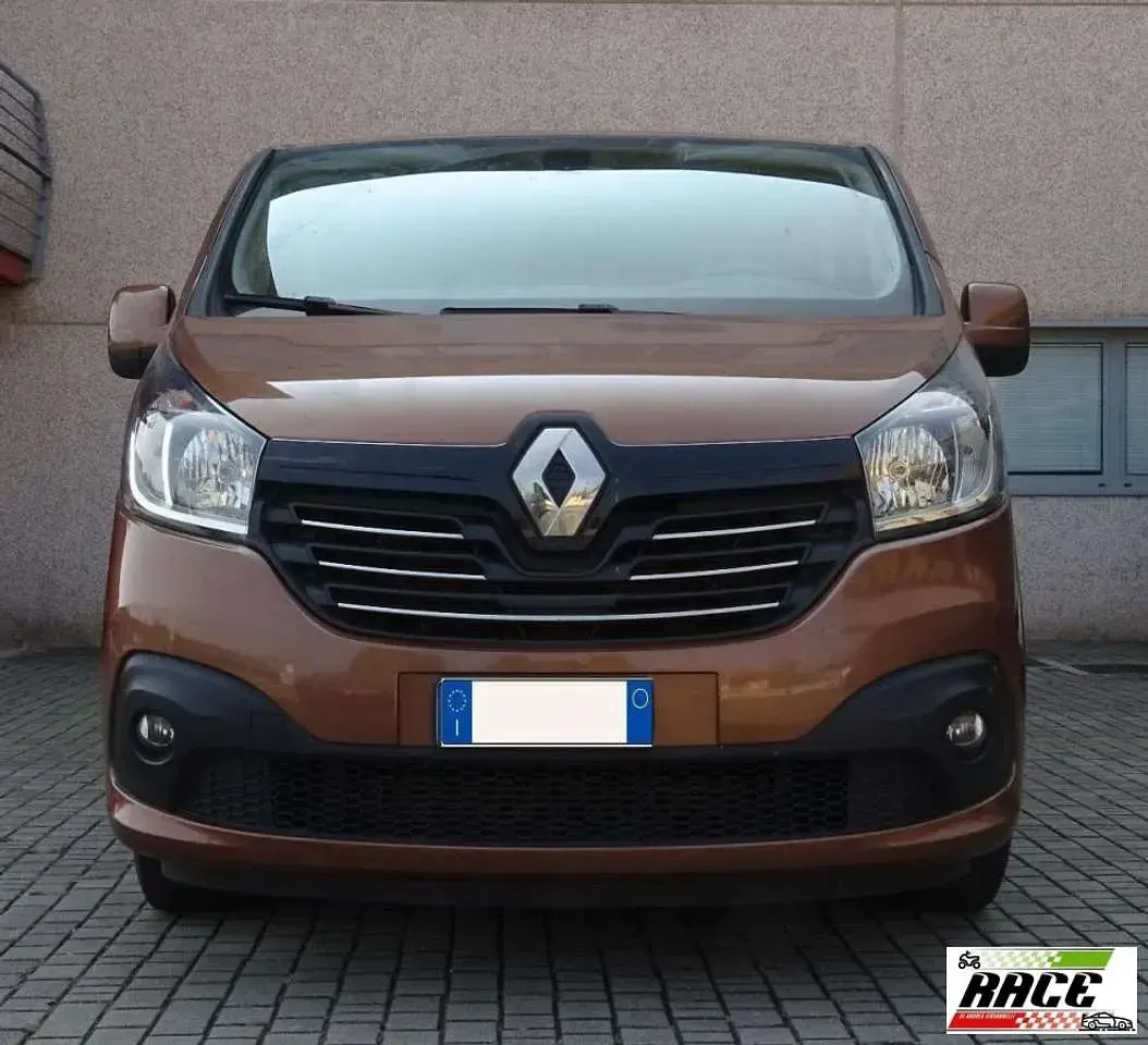 Usata Renault Trafic 145 CV (106 kW) 2018 Bronzo Monovolume