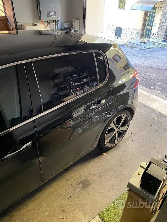 Usata Peugeot 308 116 CV (85 kW) 2014 Nero Berlina