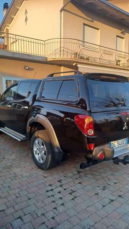 Usata Mitsubishi L200 Intense 136 CV (100 kW) 2006 Nero Pick-up